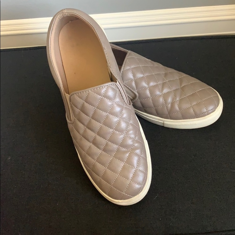 Casual shoes